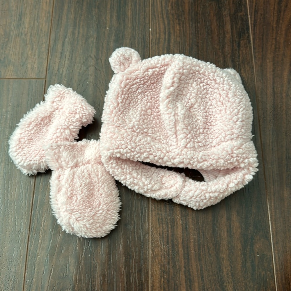 Baby girls Carters pink winter fleece hat and mittens 0-9 size months